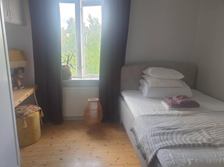 Centrala Stan- 2-Rums Gaestsvit, Perfekt Foer Kollegor Som Oenskar Separata Rum Umeå Esterno foto